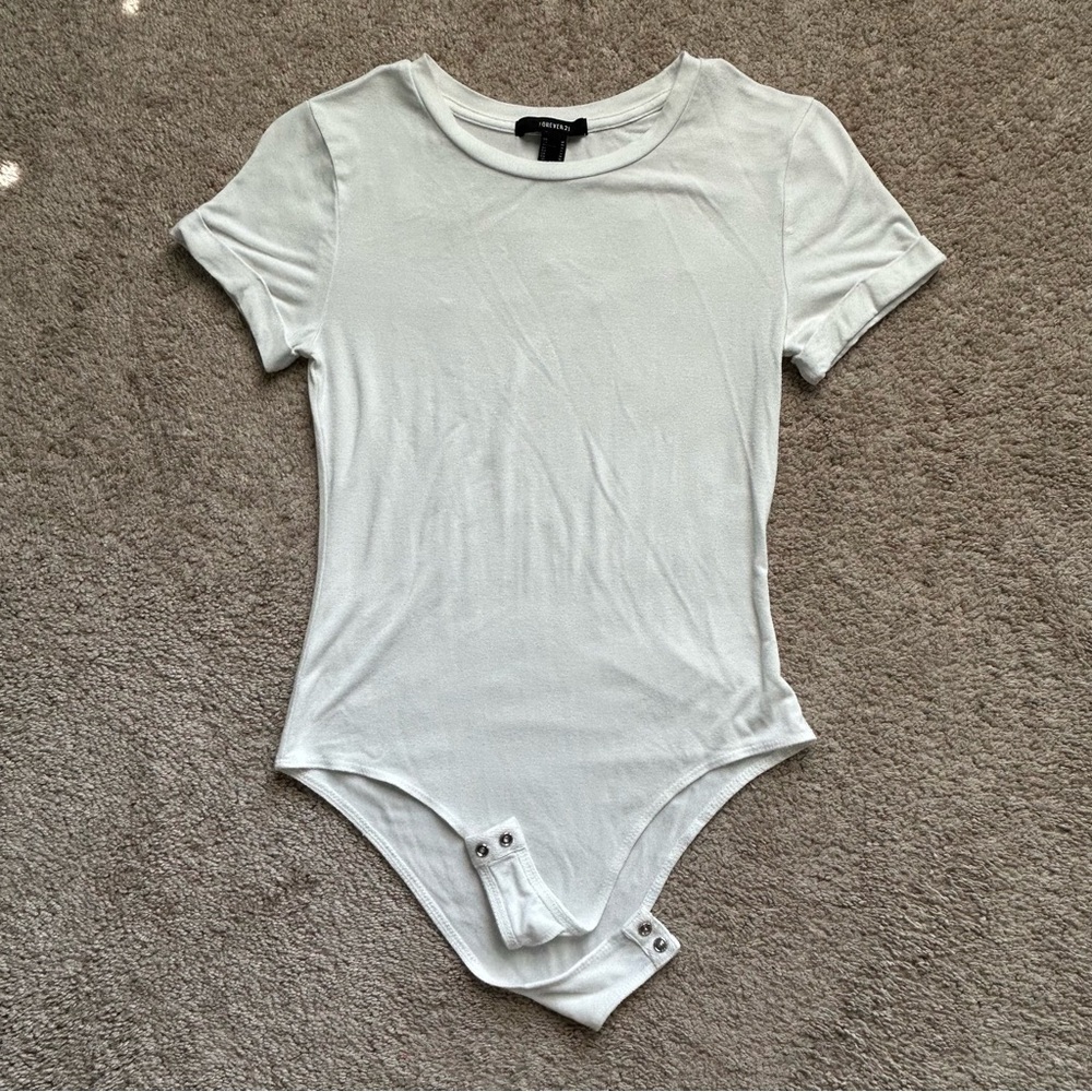 Forever 21 Classic White Tee‎ - Snaps together
